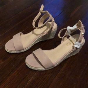 Summer blush pink wedges w/ gold studs NEVER worn